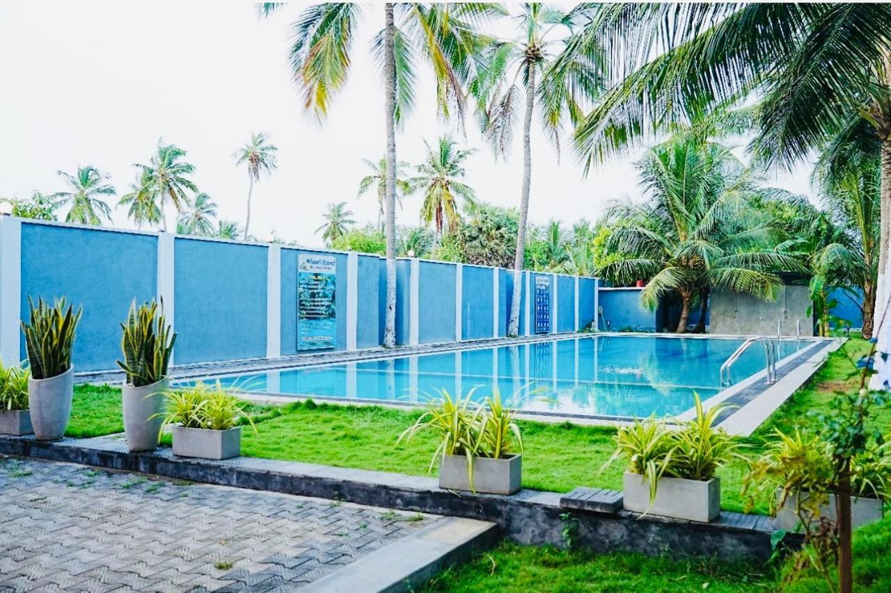 Nilaveli Hybrid Holiday Hotel Bagian luar foto